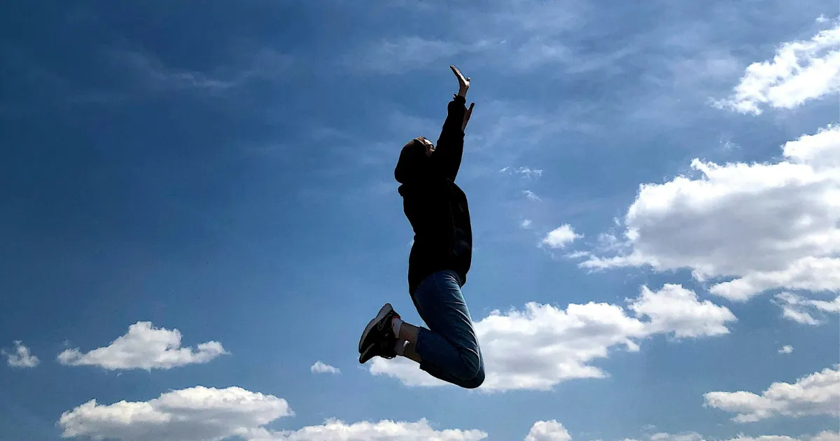 退職代行を使い退職に成功し、喜びを表している人